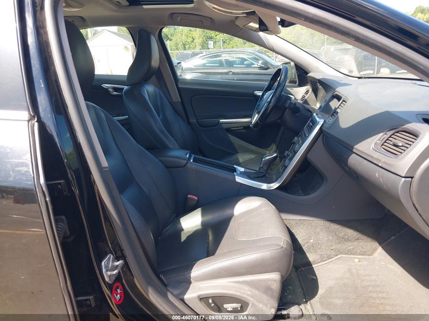 2015 VOLVO S60 auction photo 5
