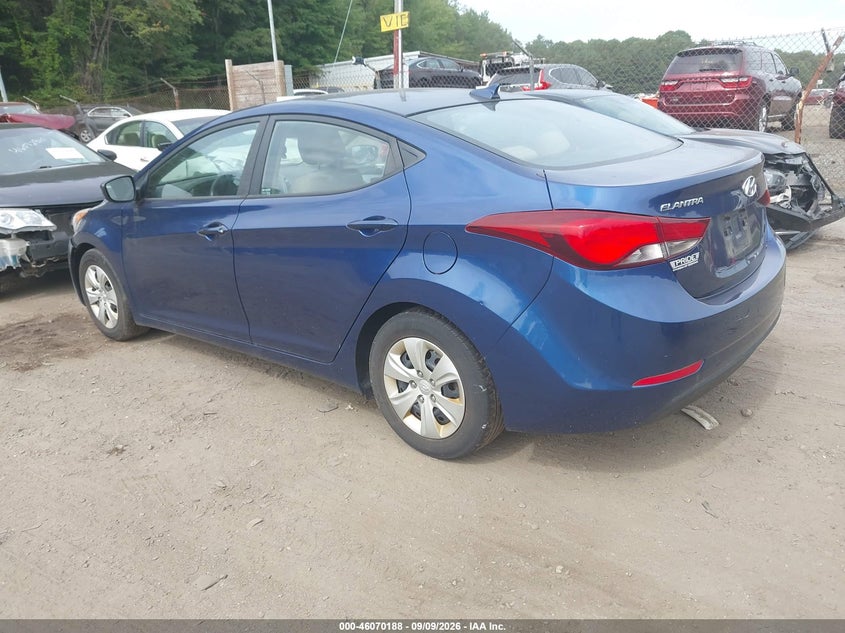 2016 HYUNDAI ELANTRA auction photo 3