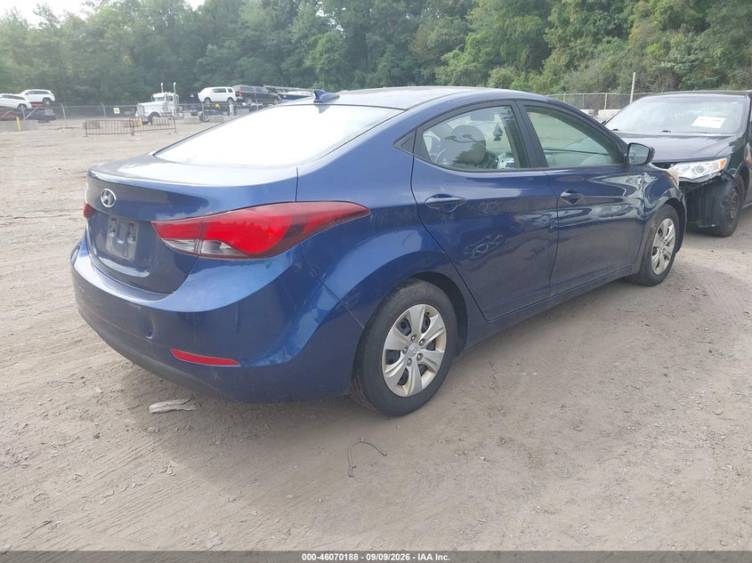 2016 HYUNDAI ELANTRA auction photo 4