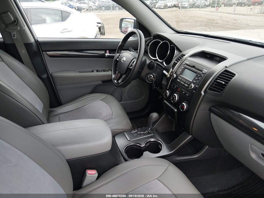 2012 KIA SORENTO auction photo 5