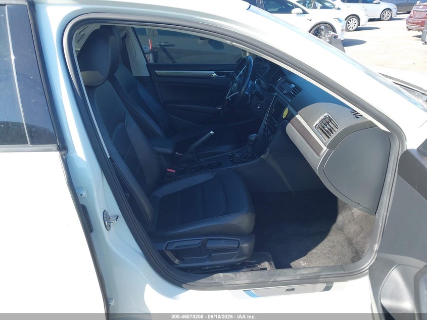 2018 VOLKSWAGEN PASSAT auction photo 5