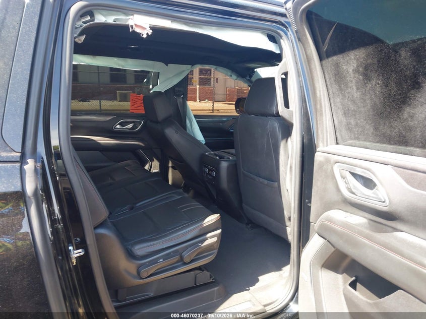 CHEVROLET SUBURBAN - zdjęcie 8