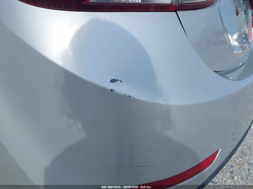 2015 HYUNDAI ELANTRA auction photo 6