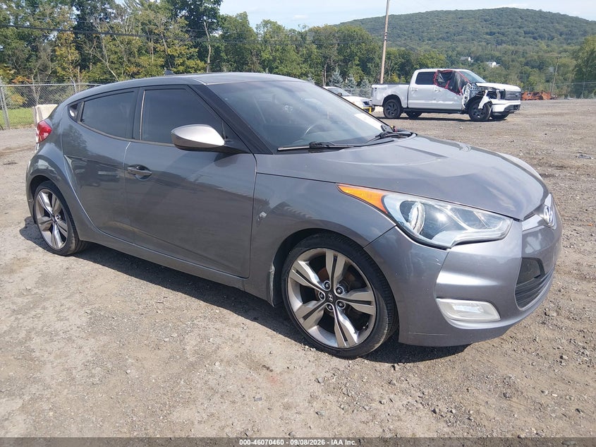 2013 HYUNDAI VELOSTER auction photo 1