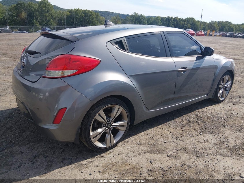 2013 HYUNDAI VELOSTER auction photo 4