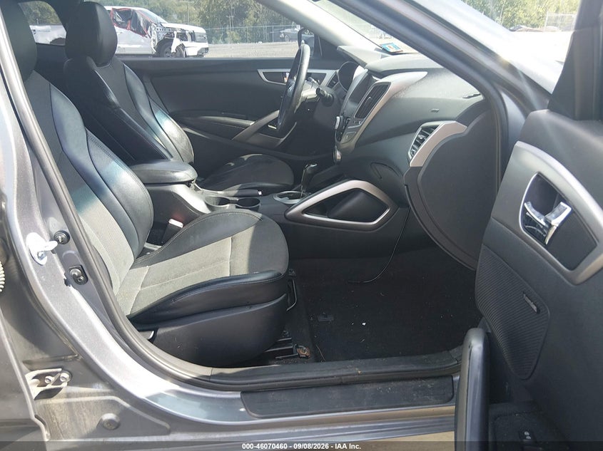 2013 HYUNDAI VELOSTER auction photo 5