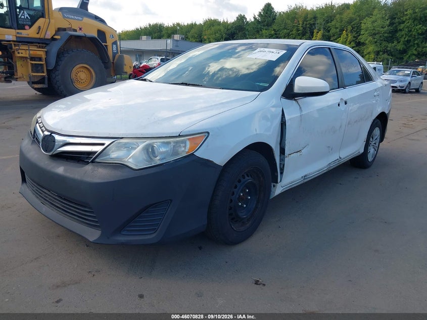 2014 TOYOTA CAMRY auction photo 2