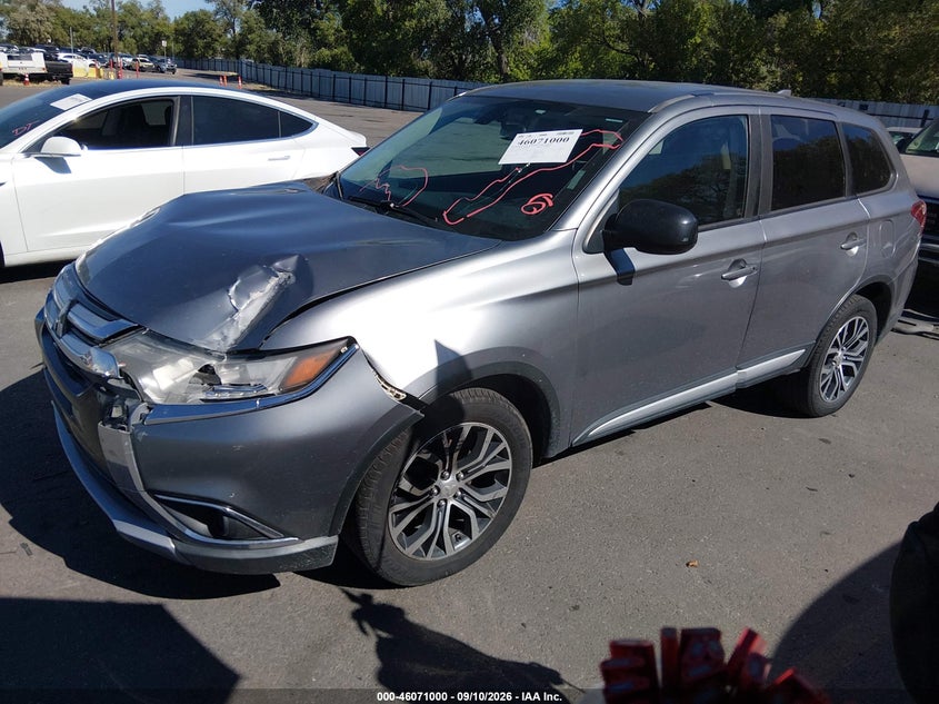 2017 MITSUBISHI OUTLANDER auction photo 2