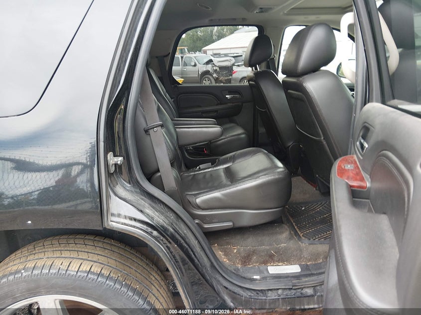 2010 CADILLAC ESCALADE auction photo 8
