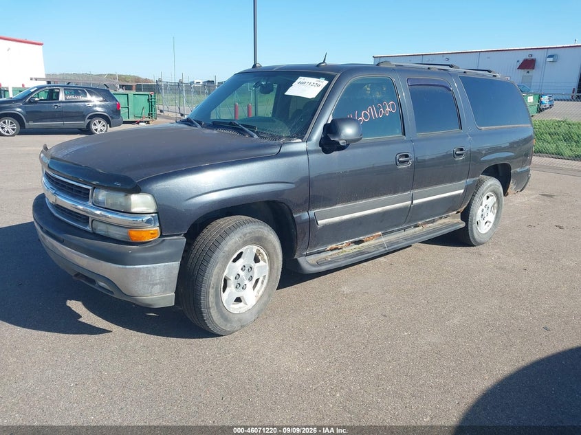 2004 Chevrolet Suburban, Normal Wear & Tear, IAAI, VIN 1GNFK16T34J230912 — photo 2