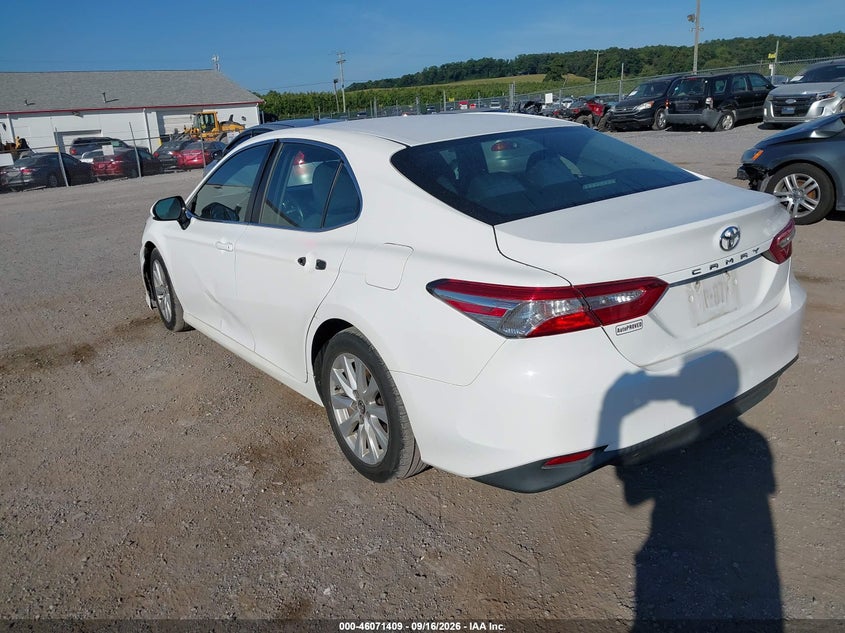Vin: 4t1b11hk1ju050316, lot: 46570944, toyota camry le 20183