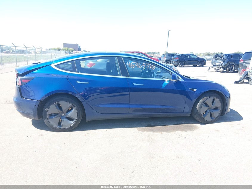 TESLA MODEL 3 - zdjęcie 13