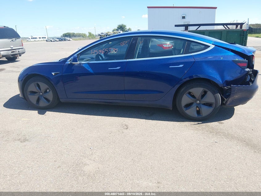 TESLA MODEL 3 - zdjęcie 14
