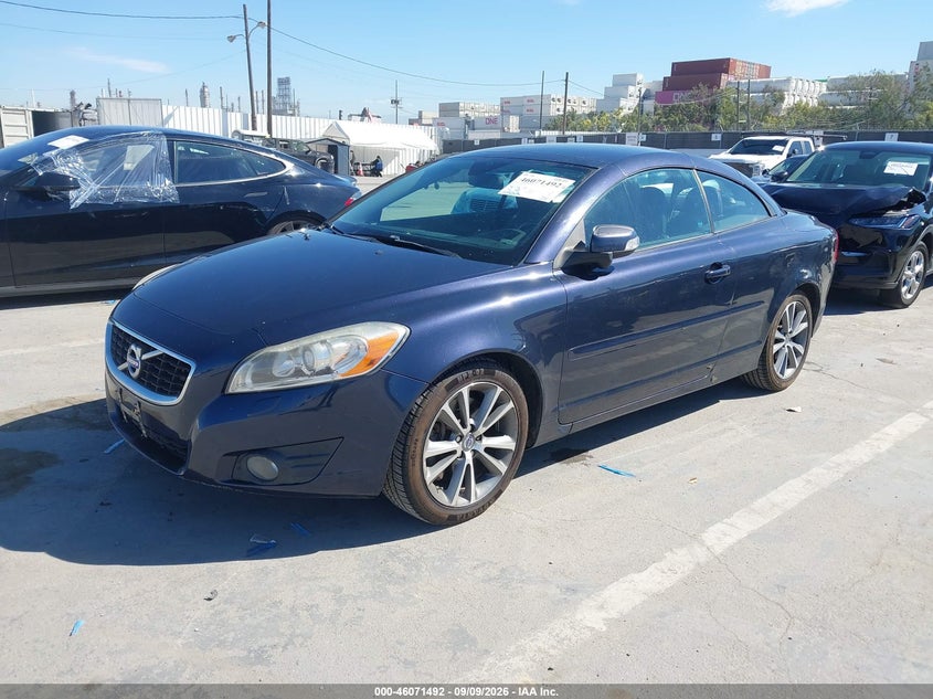 2012 Volvo C70, Normal Wear & Tear, IAAI, VIN YV1672MC9CJ124539 — photo 2
