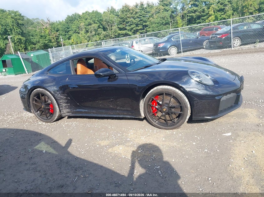 2026 PORSCHE 911 CARRERA 4 GTS/CARRERA GTS · Фото 13