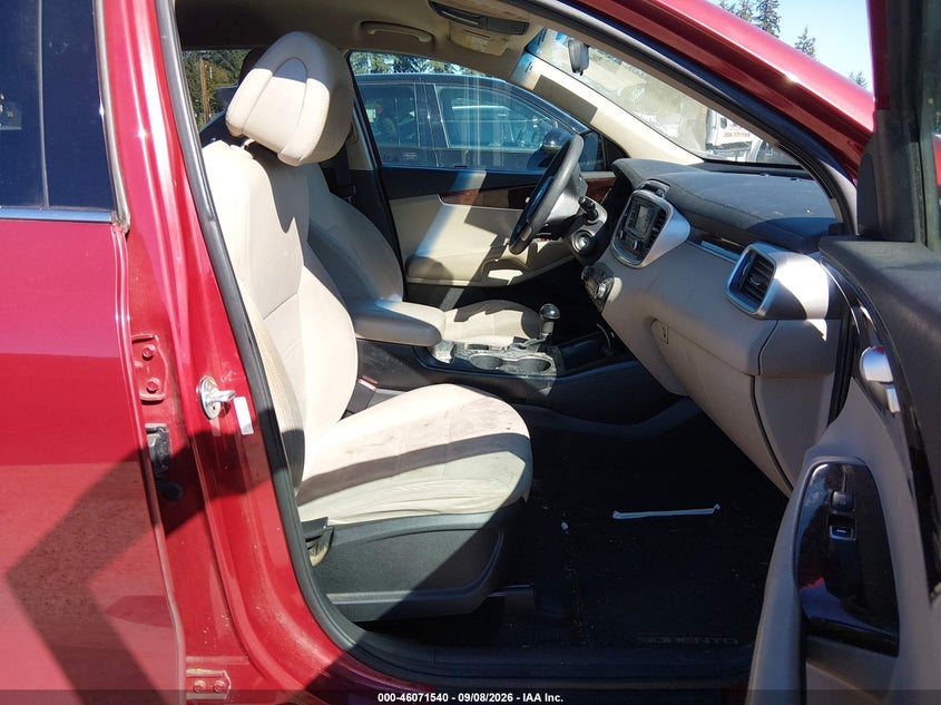 2017 KIA SORENTO auction photo 5