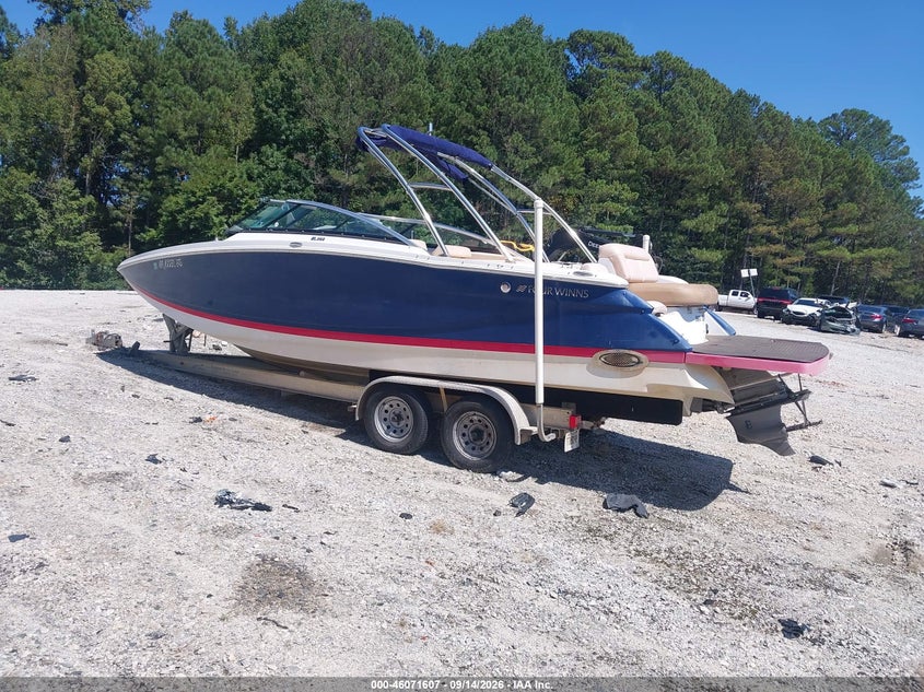 2011 FOUR WINNS 26' auction photo 3