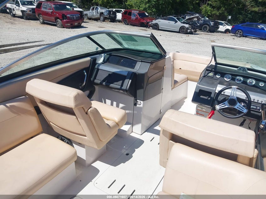 2011 FOUR WINNS 26' auction photo 5