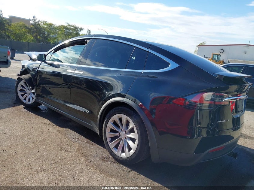 Vin: 5yjxcbe2xhf054673, lot: 46571143, tesla model x 100d/75d/90d 20173