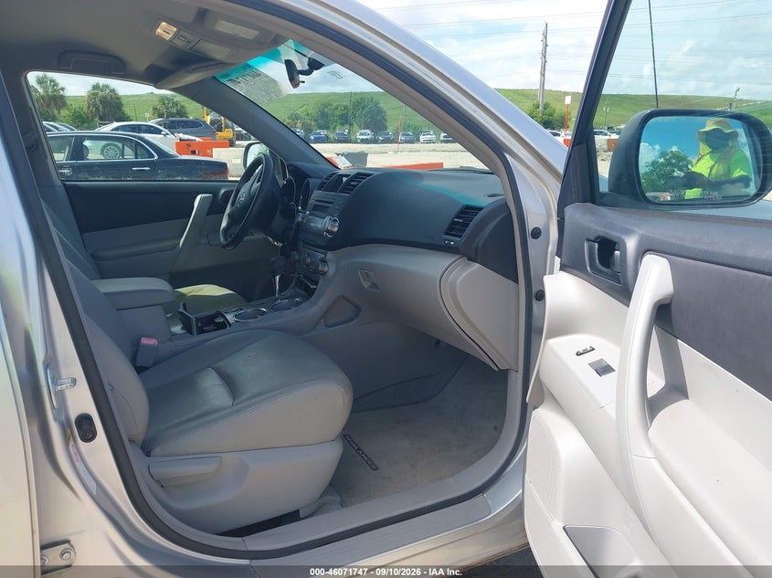 2010 TOYOTA HIGHLANDER auction photo 5
