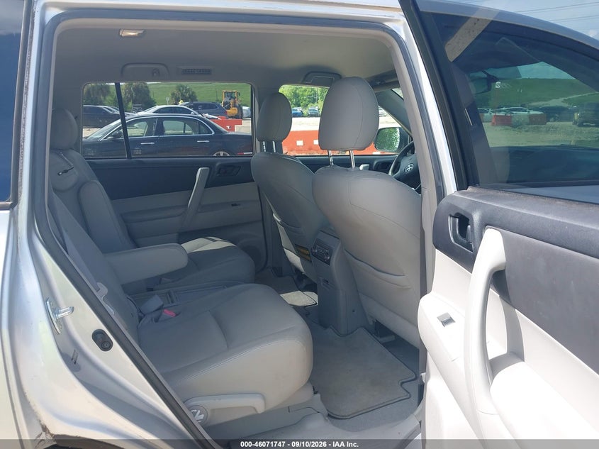 2010 TOYOTA HIGHLANDER auction photo 8
