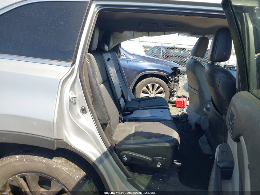 TOYOTA HIGHLANDER - zdjęcie 8