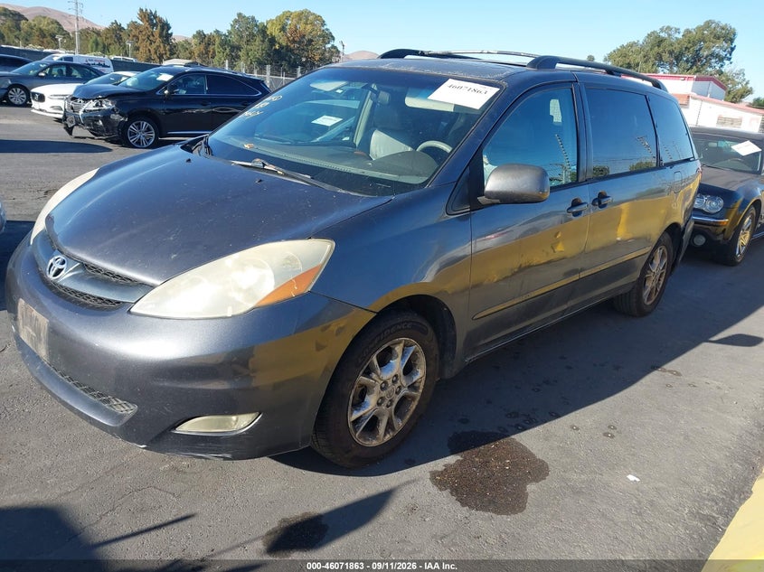 2006 TOYOTA SIENNA auction photo 2