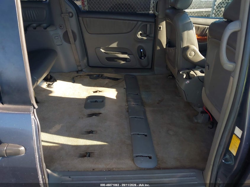 2006 TOYOTA SIENNA auction photo 8