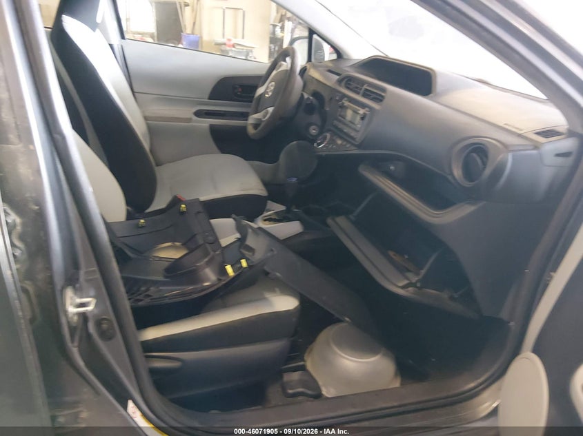 2012 TOYOTA PRIUS C auction photo 5
