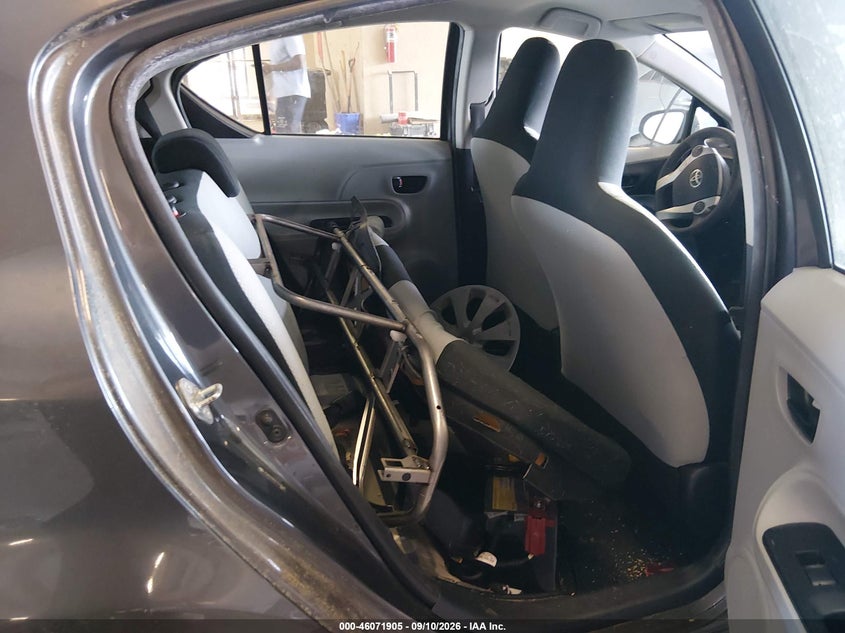 2012 TOYOTA PRIUS C auction photo 8