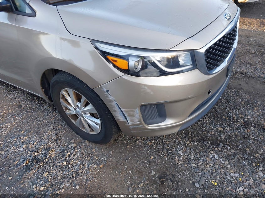 2015 KIA SEDONA auction photo 6