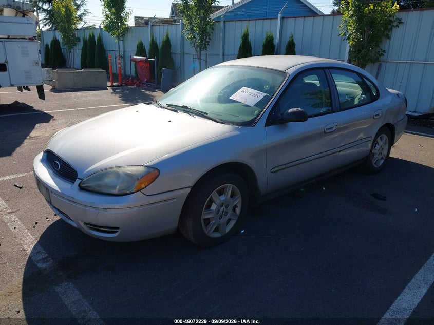 2005 FORD TAURUS auction photo 2