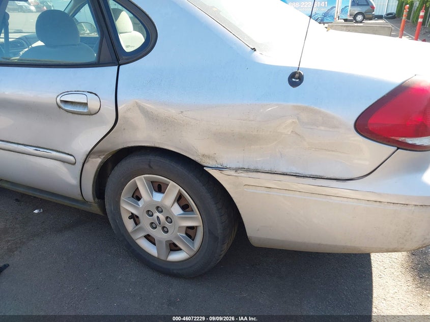 2005 FORD TAURUS auction photo 6