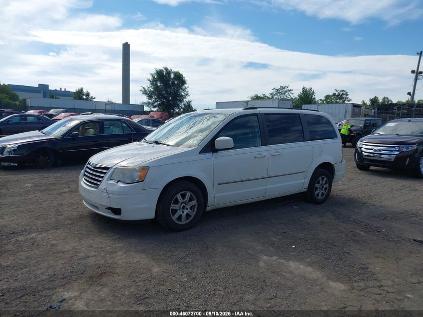 2010 Chrysler Town & Country, Удар ззаду, IAAI, VIN 2A4RR5D14AR288877 — фото 2