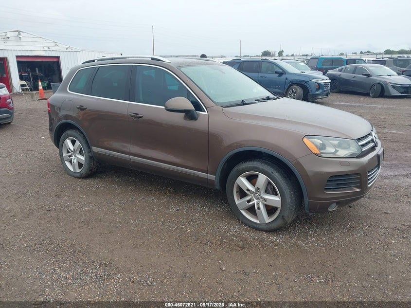 2012 VOLKSWAGEN TOUAREG auction photo 1