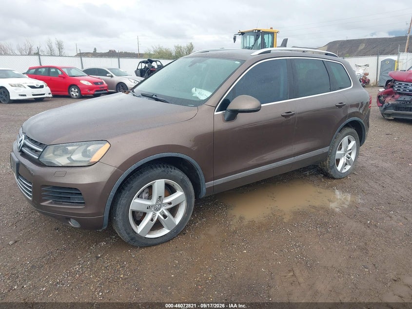 2012 VOLKSWAGEN TOUAREG auction photo 2