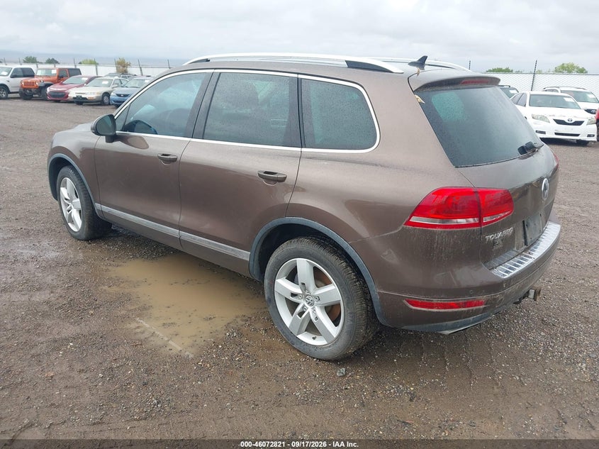 2012 VOLKSWAGEN TOUAREG auction photo 3