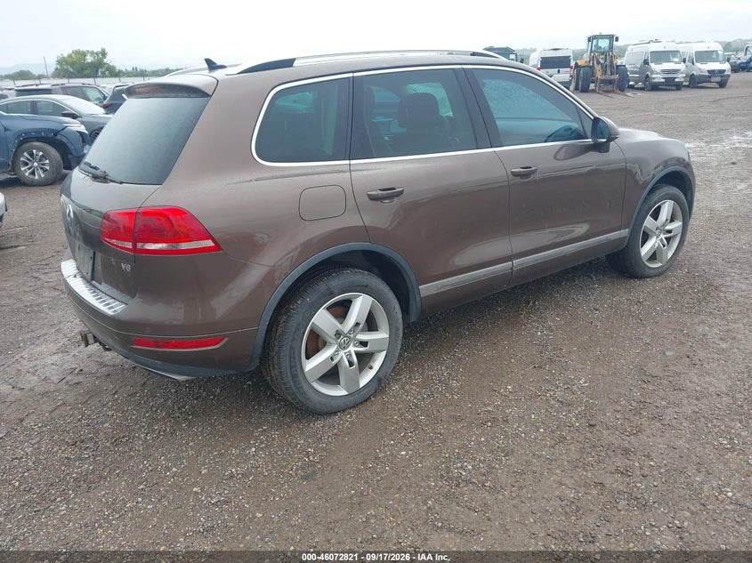 2012 VOLKSWAGEN TOUAREG auction photo 4