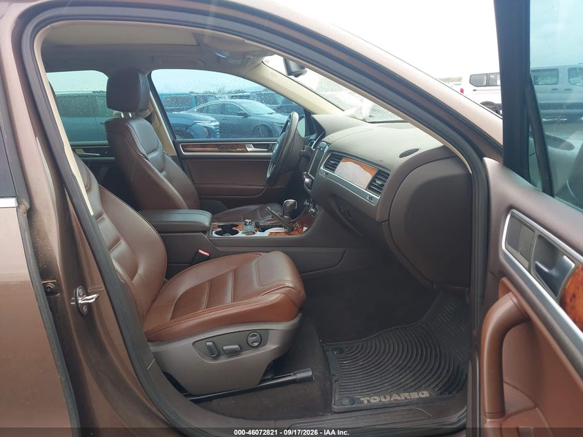 2012 VOLKSWAGEN TOUAREG auction photo 5