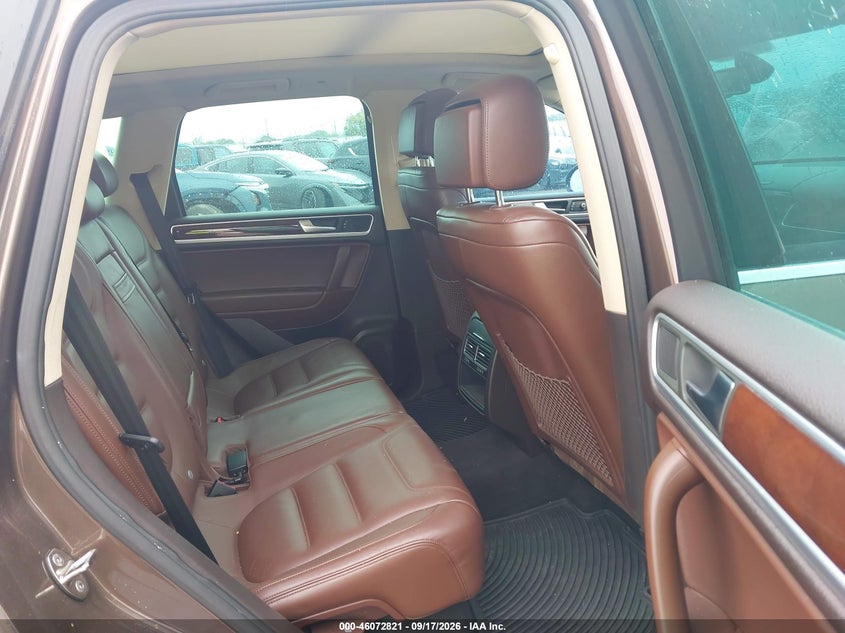 2012 VOLKSWAGEN TOUAREG auction photo 8