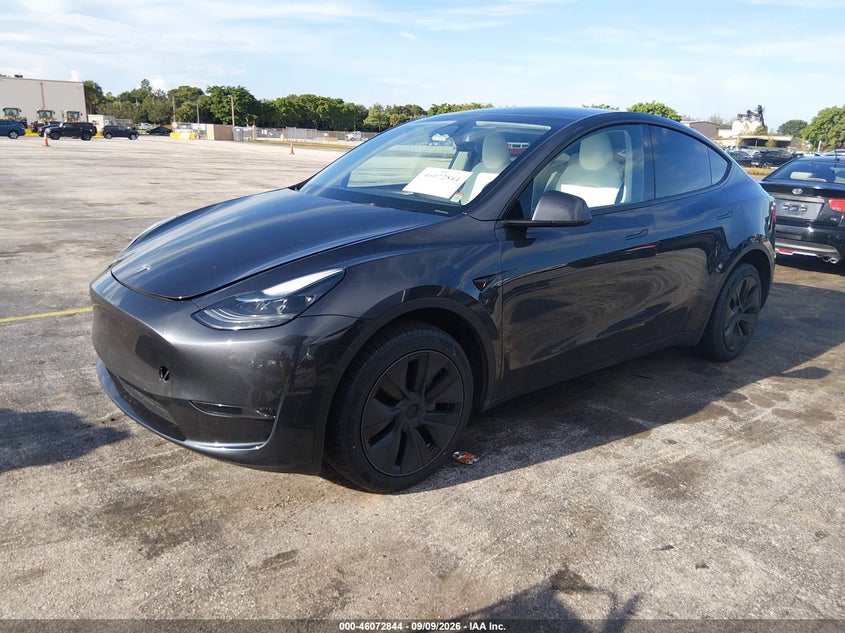 Vin: 7saygded2rf102063, lot: 46572391, tesla model y long range single motor rear-wheel drive/rwd 20242