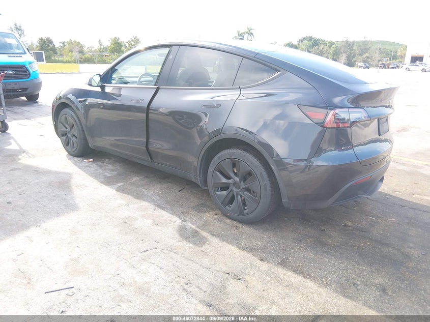 Vin: 7saygded2rf102063, lot: 46572391, tesla model y long range single motor rear-wheel drive/rwd 20243