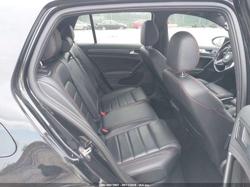 2018 VOLKSWAGEN GOLF GTI · Photo 8