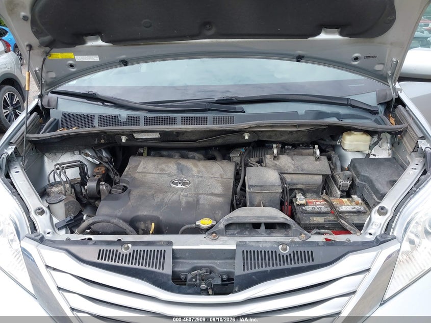 TOYOTA SIENNA - zdjęcie 10