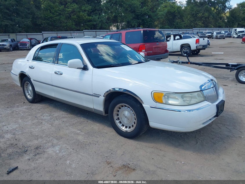 1998 LINCOLN TOWN CAR auction photo 1