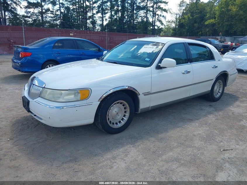 1998 LINCOLN TOWN CAR auction photo 2
