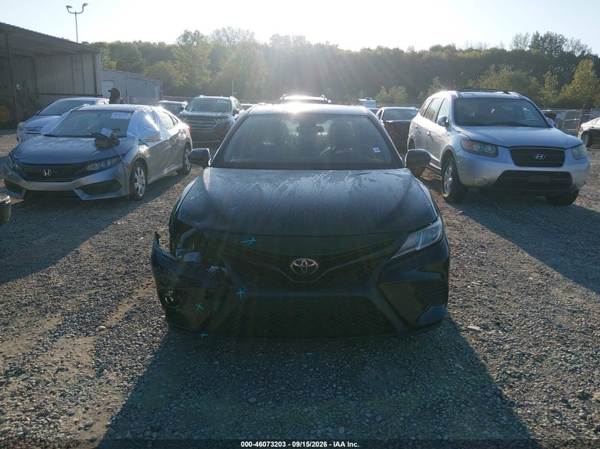 TOYOTA CAMRY - zdjęcie 13