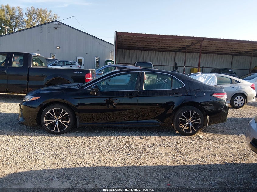 TOYOTA CAMRY - zdjęcie 15