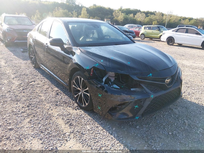TOYOTA CAMRY - zdjęcie 18