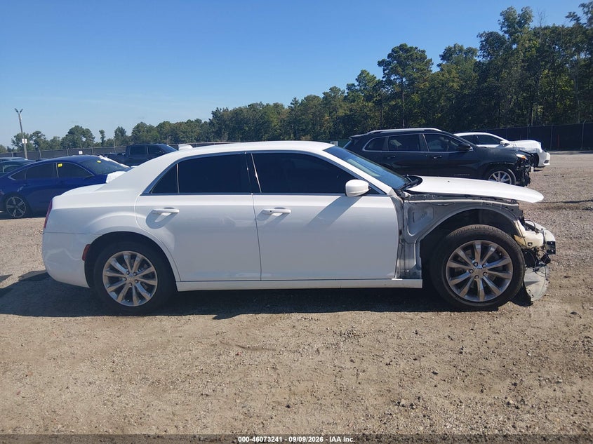 2017 CHRYSLER 300 LIMITED AWD · Photo 14